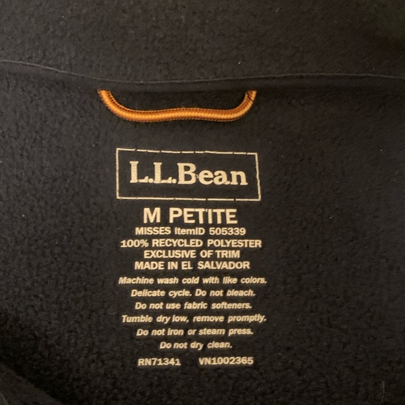 L.L. Bean Mountain Classic petite fleece - Picture 6 of 7